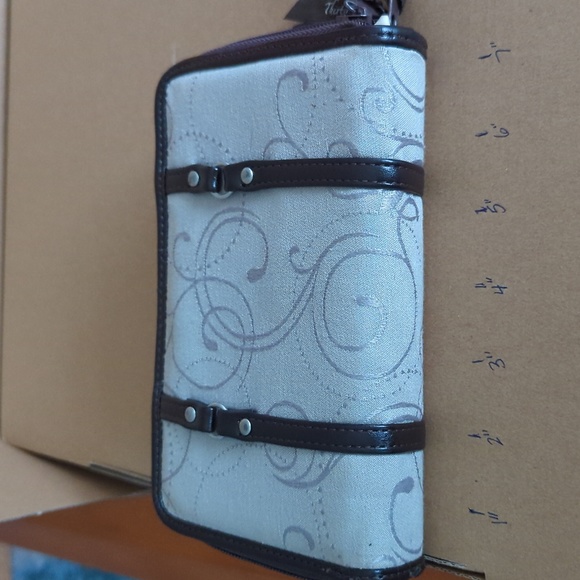 Double zippered wallet with checkbook cover - Picture 2 of 9